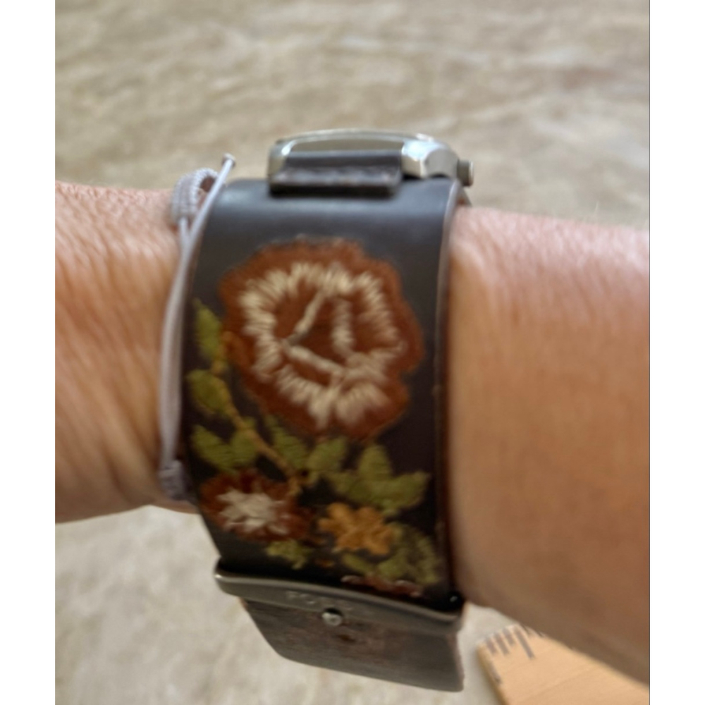 1990s vintage Fossil Brown Embroidered wide Leather band Watch running. - Picture 6 of 6